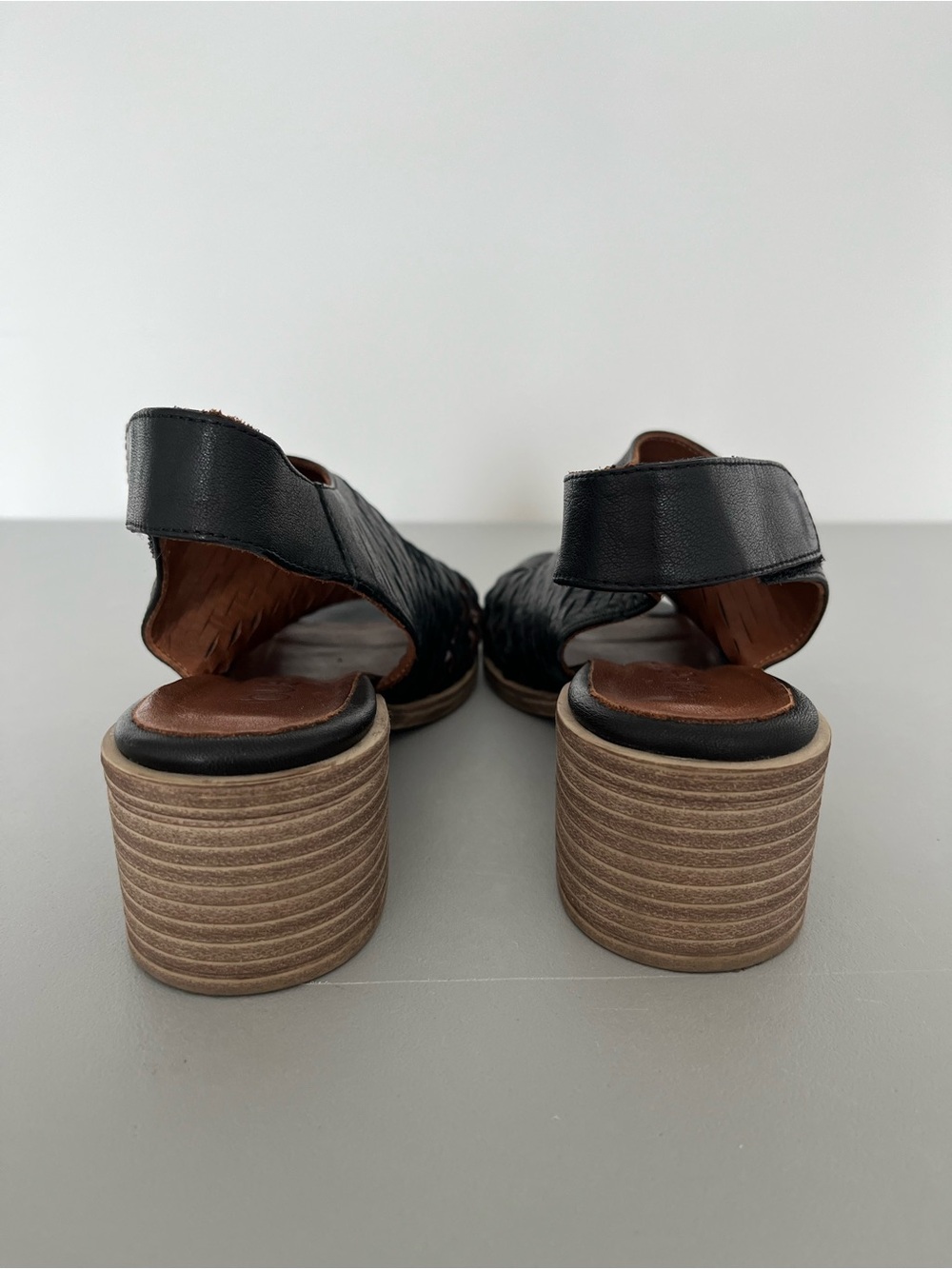 Bueno Olsen Black Laser Cut Leather Slingback Block Heel Sandals 39 8.5 - Picture 3 of 7